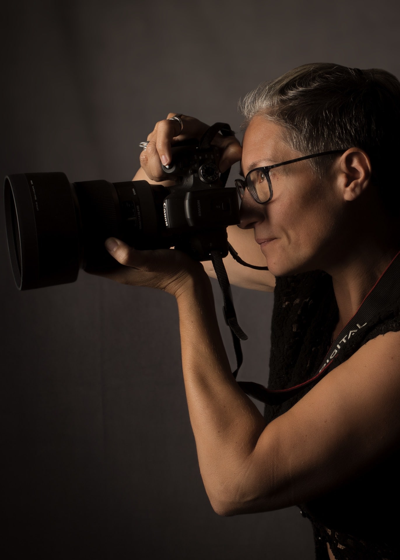 celine pivoine eyes portrait d'une femme photographe de profil