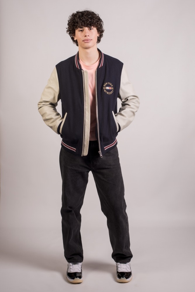 photographe pour book agence modèle débutant adolescent enfant studio photo près de Rosny sous Bois céline pivoine eyes fashion mode debout