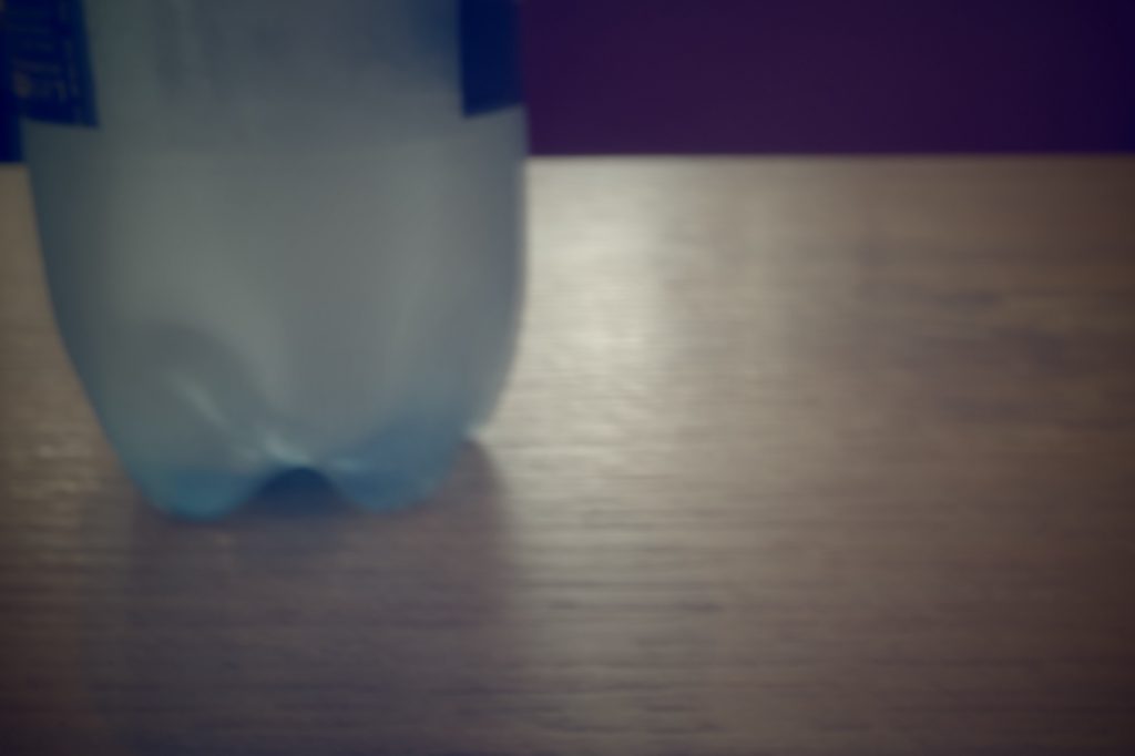 Ricoh GRiii une journée de test en trouble photography flou artistique repas restaurant bouteille 