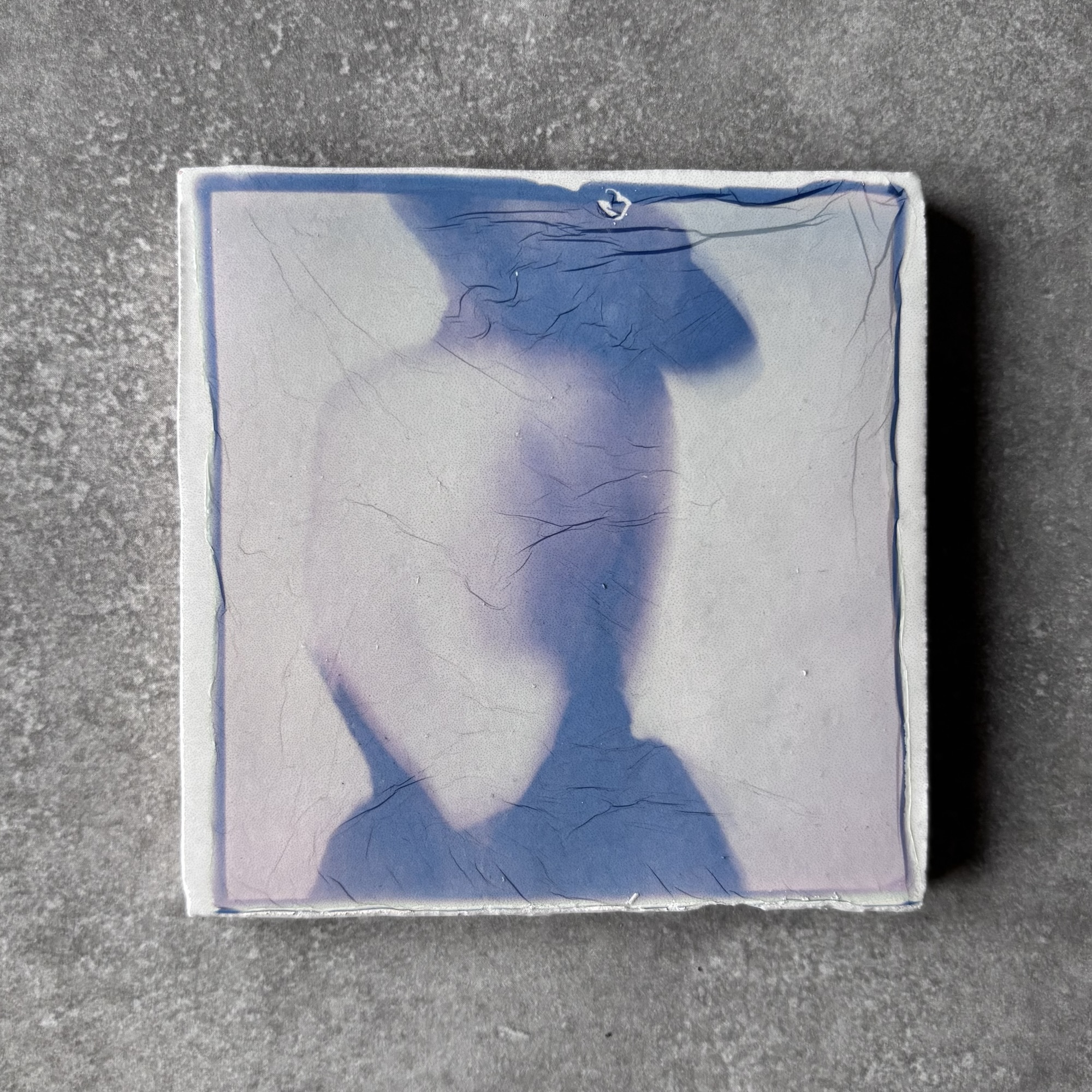 Songe de Céline — émulsion Polaroid sur carrelage, œuvre d’art originale de Céline Pivoine Eyes (pièce unique Songe de Céline)
