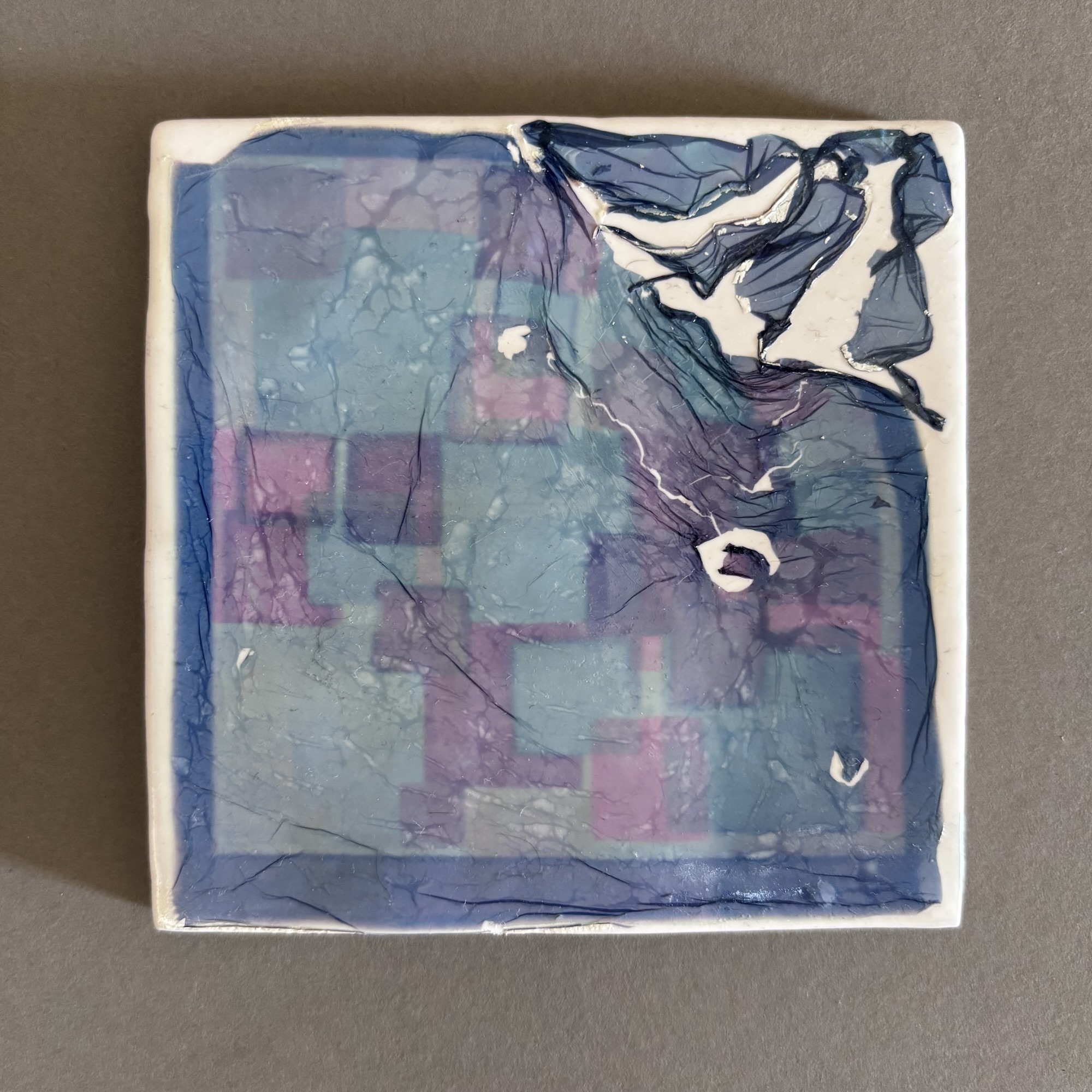 D’après une œuvre de Virgrine — émulsion Polaroid sur carrelage, œuvre d’art originale de Céline Pivoine Eyes (série Les inspirations)