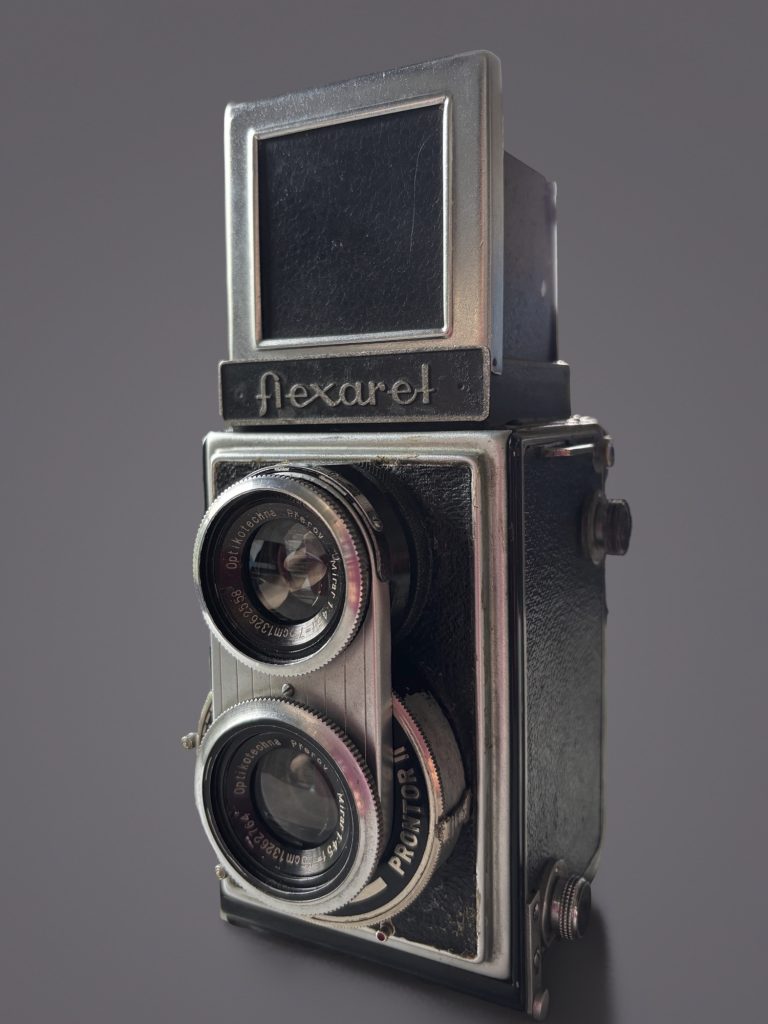 Flexaret I Meopta F004 appareil photo argentique ancien moyen format TLR film 120 6x6 collection avec objectif Mirar 75mm F4,5 et obturateur Prontor-II (c. 1939)